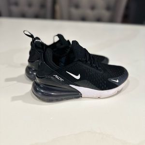 Nike Air Max 270 Grade School Boys/Girls' Shoe 3.5Y